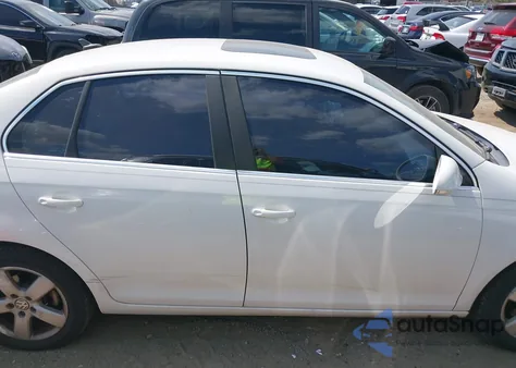2009 Volkswagen Jetta Se z USA, uszkodzony, nr VIN 3VWRM71K99M084363